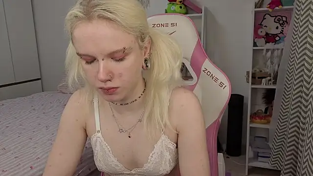 Mia WaterFall online show from March 7, 2026, 3:14 am