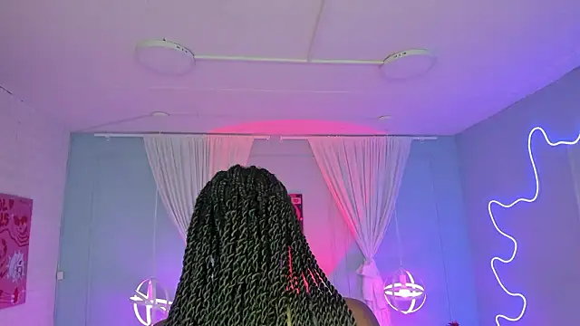 naomi campell online show from February 16, 2026, 7:32 pm