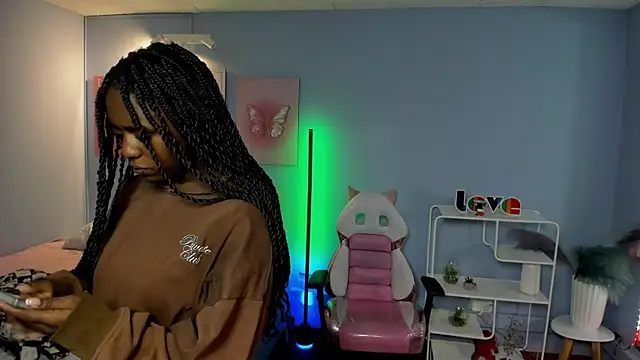 naomi campell online show from April 3, 2026, 12:47 pm