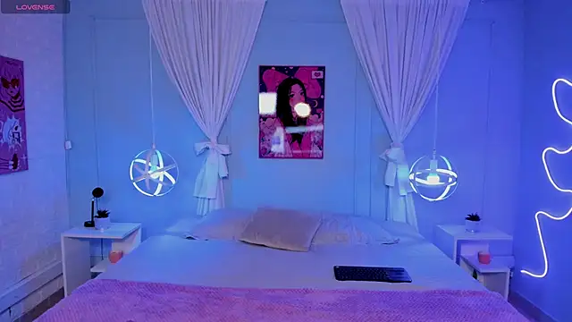 naomi campell online show from April 7, 2026, 7:36 pm