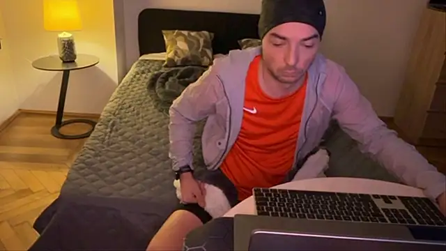 Snapshot of AfterTheRun chatting on February 1, 2026, 12:09 am AfterTheRun online show from February 1, 2026, 12:09 am