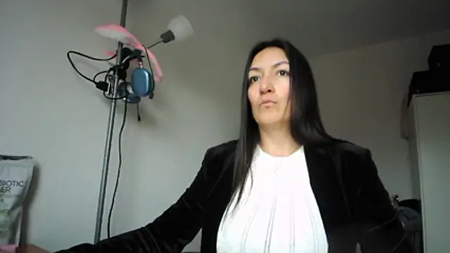 Yulian Milf online show from March 11, 2026, 5:08 pm