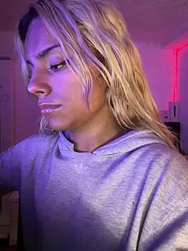 andyy x online show from April 16, 2026, 5:19 am