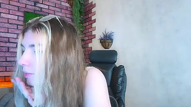 Snapshot of Eva_StarXXXX chatting on March 18, 2025, 4:47 am Eva StarXXXX online show from March 18, 2025, 4:47 am