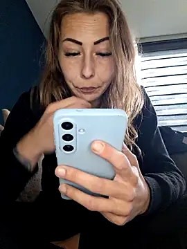 dewimp1 online show from April 5, 2026, 12:13 pm