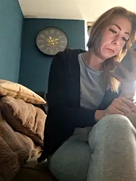 dewimp1 online show from April 6, 2026, 9:10 am