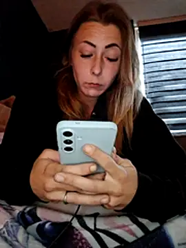 dewimp1 online show from April 9, 2026, 5:40 pm