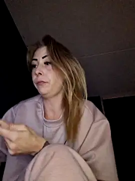 dewimp1 online show from April 21, 2026, 9:50 pm