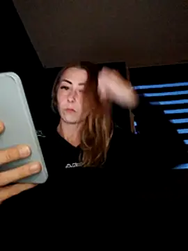 dewimp1 online show from April 22, 2026, 7:15 pm