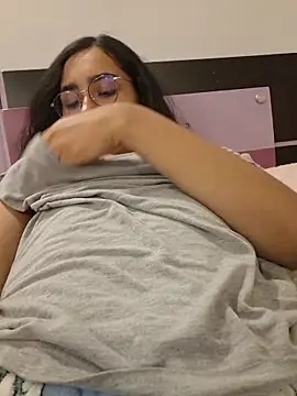 scarlett25   online show from April 17, 2026, 4:26 am