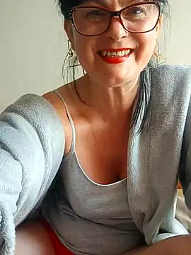 Snapshot of AliceSwan57 chatting on May 25, 2026, 9:37 am AliceSwan57 online show from May 25, 2026, 9:37 am