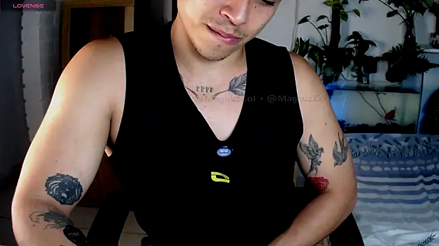 Snapshot of Magnuz_Col chatting on July 5, 2026, 4:19 am Magnuz Col online show from July 5, 2026, 4:19 am