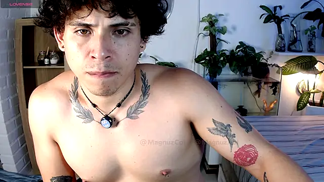 Snapshot of Magnuz_Col chatting on July 21, 2026, 2:25 am Magnuz Col online show from July 21, 2026, 2:25 am