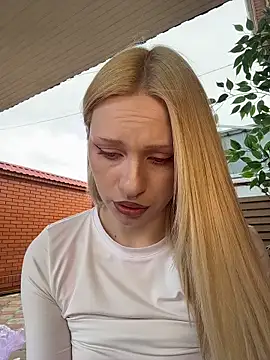 DayaFoxy online show from April 4, 2026, 1:08 pm