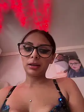 Snapshot of HiddendesireXO01 chatting on June 3, 2026, 9:45 am HiddendesireXO01 online show from June 3, 2026, 9:45 am