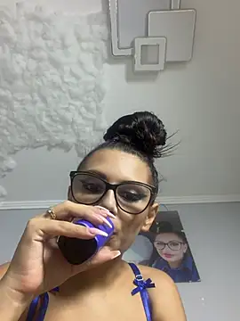 Snapshot of HiddendesireXO01 chatting on July 23, 2026, 7:23 pm HiddendesireXO01 online show from July 23, 2026, 7:23 pm