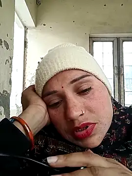 Cute-karisma1234 online show from February 3, 2026, 3:59 am