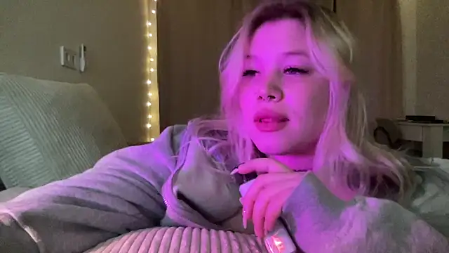 Lulu Di online show from March 25, 2026, 7:20 pm