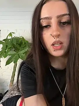 bellaxlauren online show from June 19, 2026, 5:39 pm