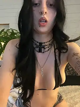 bellaxlauren online show from July 17, 2026, 7:52 pm