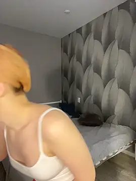 LuunaDorean online show from February 27, 2026, 4:56 am