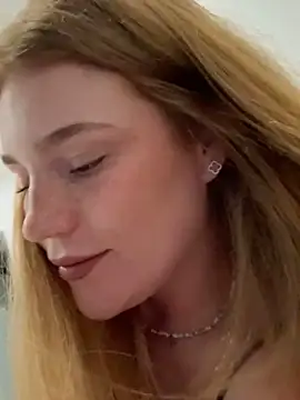 Snapshot of SunnyGrin chatting on February 24, 2026, 6:39 pm SunnyGrin online show from February 24, 2026, 6:39 pm