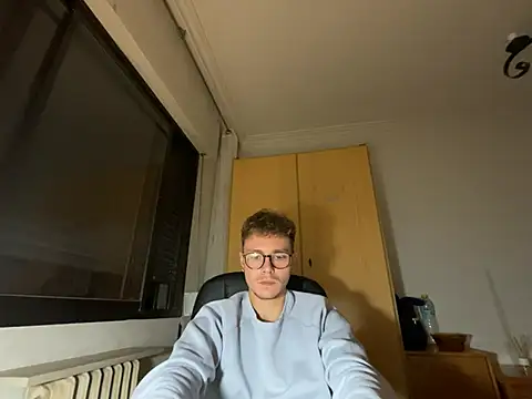 alezz404 online show from January 18, 2026, 10:46 pm