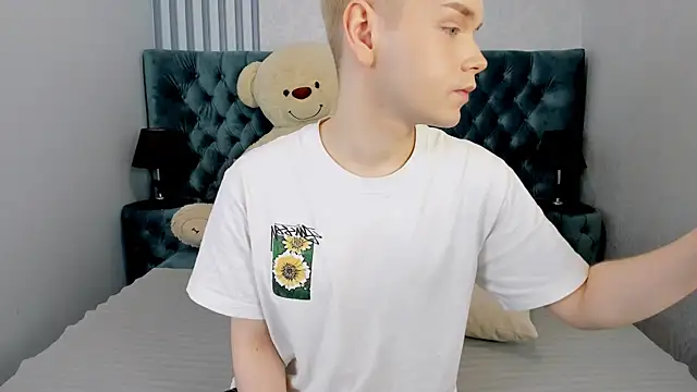 Snapshot of Je_Salvatore chatting on March 4, 2026, 7:36 am Je Salvatore online show from March 4, 2026, 7:36 am