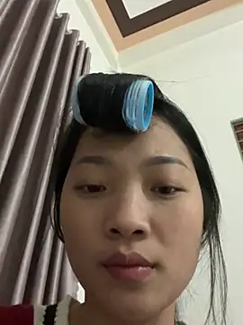 Lyn-be99 online show from February 3, 2026, 1:16 pm