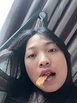 Lyn-be99 online show from February 6, 2026, 2:27 am