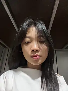 Snapshot of Lyn-be99 chatting on April 23, 2026, 1:29 am Lyn-be99 online show from April 23, 2026, 1:29 am