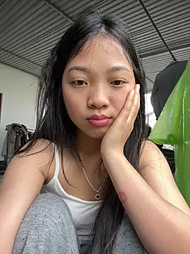 Snapshot of Lyn-be99 chatting on May 10, 2026, 5:01 am Lyn-be99 online show from May 10, 2026, 5:01 am