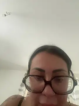 Snapshot of Melissa-suisse chatting on February 16, 2026, 2:13 pm Melissa-suisse online show from February 16, 2026, 2:13 pm