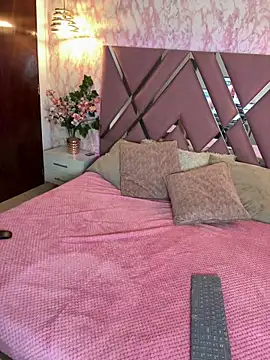 Snapshot of SOPHIIE_LUX_ chatting on February 25, 2026, 7:01 pm SOPHIIE LUX online show from February 25, 2026, 7:01 pm