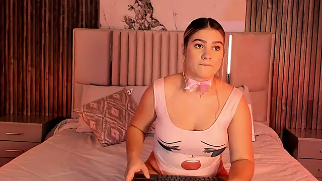 Snapshot of Liiahfontaine chatting on February 2, 2026, 11:42 am Liiahfontaine online show from February 2, 2026, 11:42 am