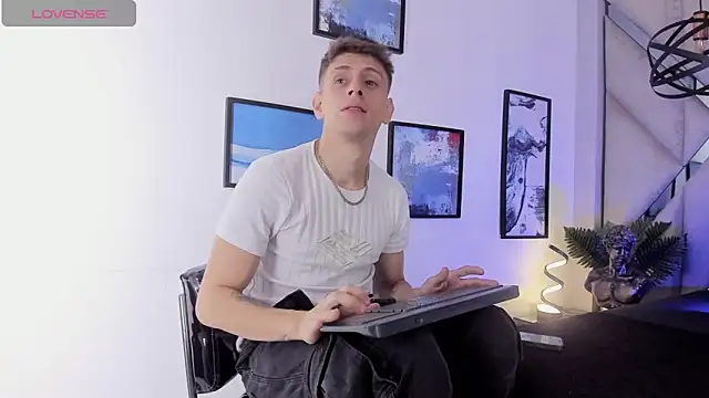 Snapshot of Jasper__jones chatting on February 19, 2026, 1:51 pm Jasper jones online show from February 19, 2026, 1:51 pm