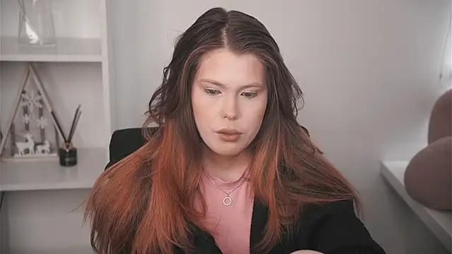 Snapshot of MarnieWootan chatting on February 25, 2026, 4:44 am MarnieWootan online show from February 25, 2026, 4:44 am