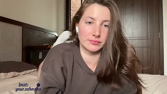 Snapshot of ItsEzheVika chatting on February 2, 2026, 8:02 am ItsEzheVika online show from February 2, 2026, 8:02 am