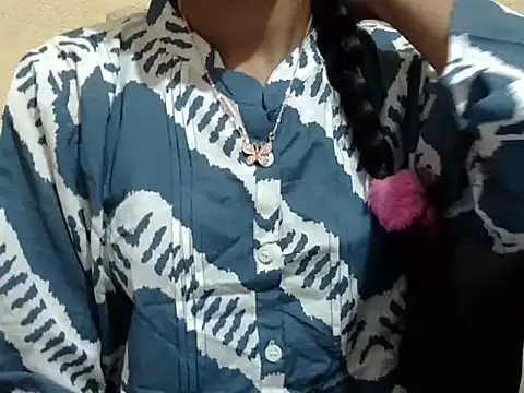 Snapshot of Khushi_v chatting on February 5, 2026, 2:22 pm Khushi v online show from February 5, 2026, 2:22 pm