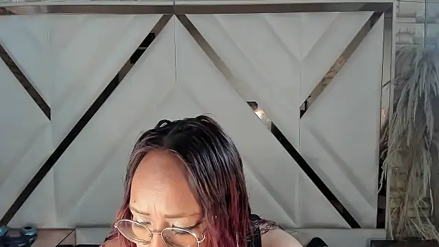 Snapshot of Shara_Oz chatting on February 24, 2026, 2:31 am Shara Oz online show from February 24, 2026, 2:31 am