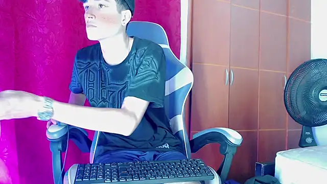 Snapshot of Johnny_cagee_ chatting on February 3, 2026, 1:26 am Johnny cagee online show from February 3, 2026, 1:26 am