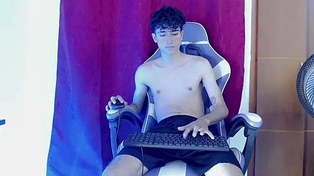 Snapshot of Johnny_cagee_ chatting on February 11, 2026, 12:15 am Johnny cagee online show from February 11, 2026, 12:15 am