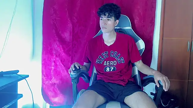 Snapshot of Johnny_cagee_ chatting on February 12, 2026, 12:27 am Johnny cagee online show from February 12, 2026, 12:27 am