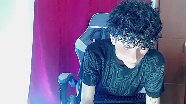 Snapshot of Johnny_cagee_ chatting on February 12, 2026, 11:22 pm Johnny cagee online show from February 12, 2026, 11:22 pm