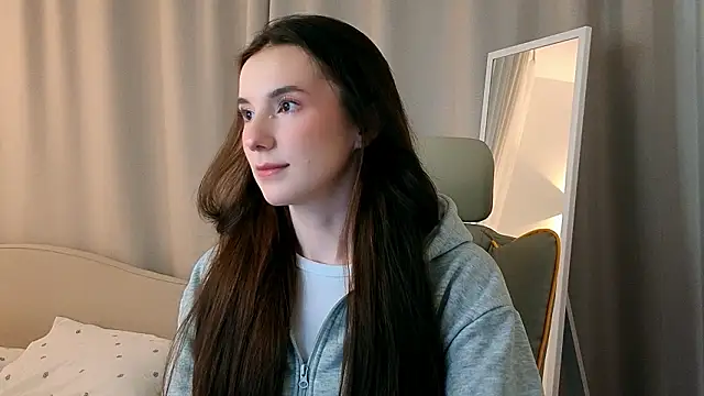 ssandralovin online show from February 15, 2026, 7:43 pm