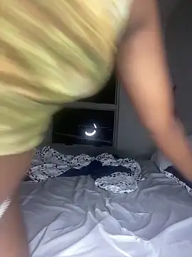 Snapshot of PrimaDonnaxx chatting on February 15, 2026, 10:50 pm PrimaDonnaxx online show from February 15, 2026, 10:50 pm