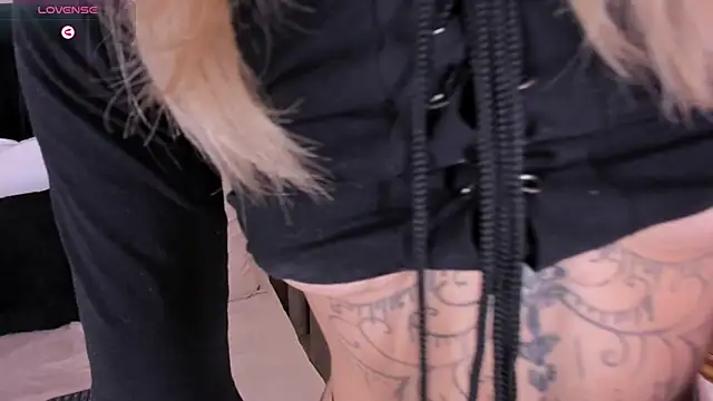 Snapshot of Crystal_Rose__ chatting on April 12, 2026, 11:04 am Crystal Rose online show from April 12, 2026, 11:04 am