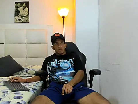 Snapshot of ricky_spensar23cm_ chatting on February 20, 2026, 2:19 am ricky spensar23cm online show from February 20, 2026, 2:19 am