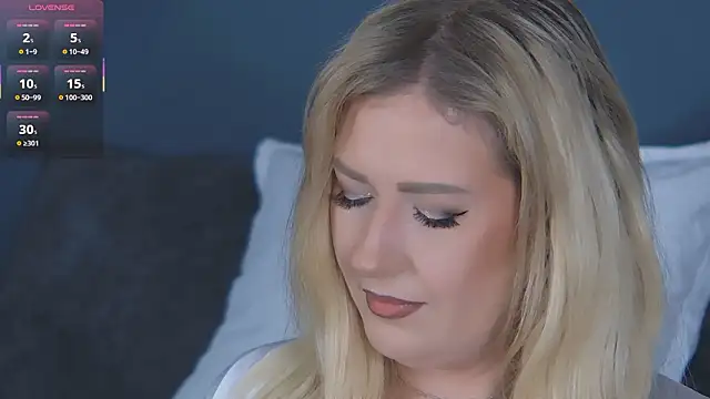 Snapshot of OndinaNoire chatting on February 9, 2026, 8:35 pm OndinaNoire online show from February 9, 2026, 8:35 pm