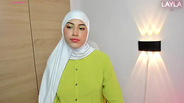 LAY LA  online show from February 3, 2026, 8:58 pm